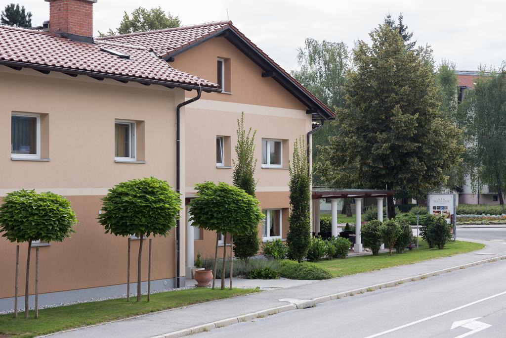 Guest House Tri Zvezde Kocevje Exterior foto